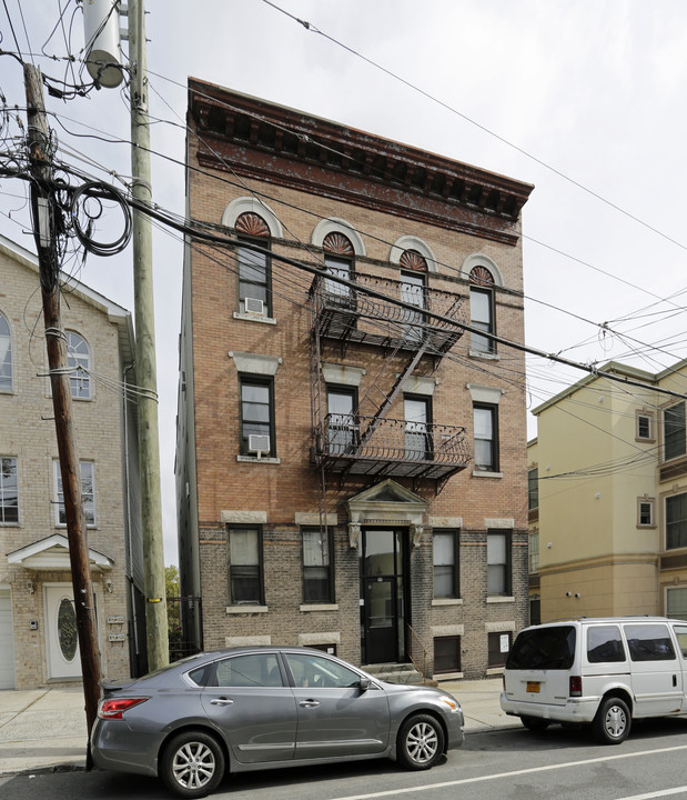 88 Leonard St in Jersey City, NJ - Building Photo