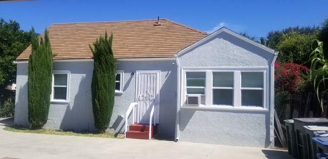 1666 Locust St in Pasadena, CA - Foto de edificio - Building Photo