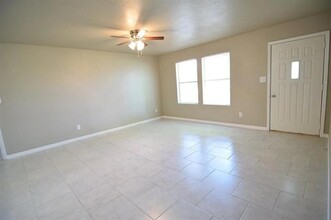 104 S Mary Alice Cir in Ltl Rvr Acad, TX - Building Photo - Building Photo