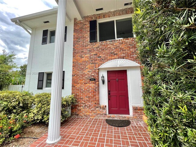 10672 SW 77th Ave in Miami, FL - Building Photo - Building Photo