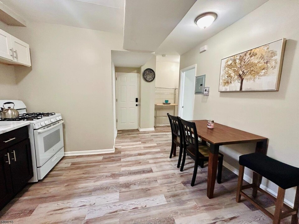 123 N 15th St in East Orange, NJ - Building Photo