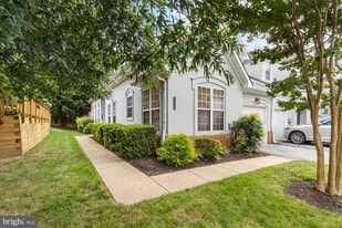 8806 Howard Forest Ln in Pikesville, MD - Building Photo