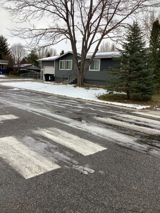 3624 Spartan Cir in Billings, MT - Foto de edificio