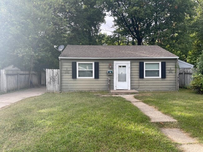 property at 915 40th St Ct