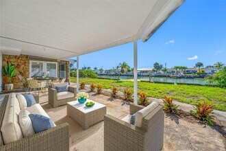 7930 Causeway Blvd S in St. Petersburg, FL - Building Photo - Building Photo