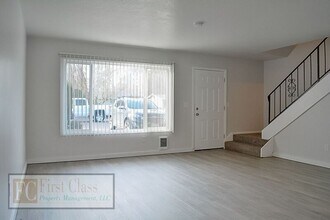 2725 Maywood Dr in Forest Grove, OR - Building Photo - Building Photo