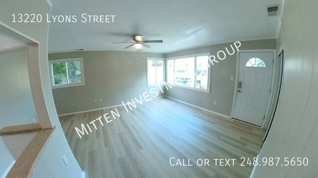 13220 Lyons St in Oak Park, MI - Building Photo - Building Photo