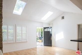 8524 Appian Way in Los Angeles, CA - Building Photo - Building Photo