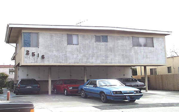 2516 S Genesee Ave in Los Angeles, CA - Building Photo - Building Photo