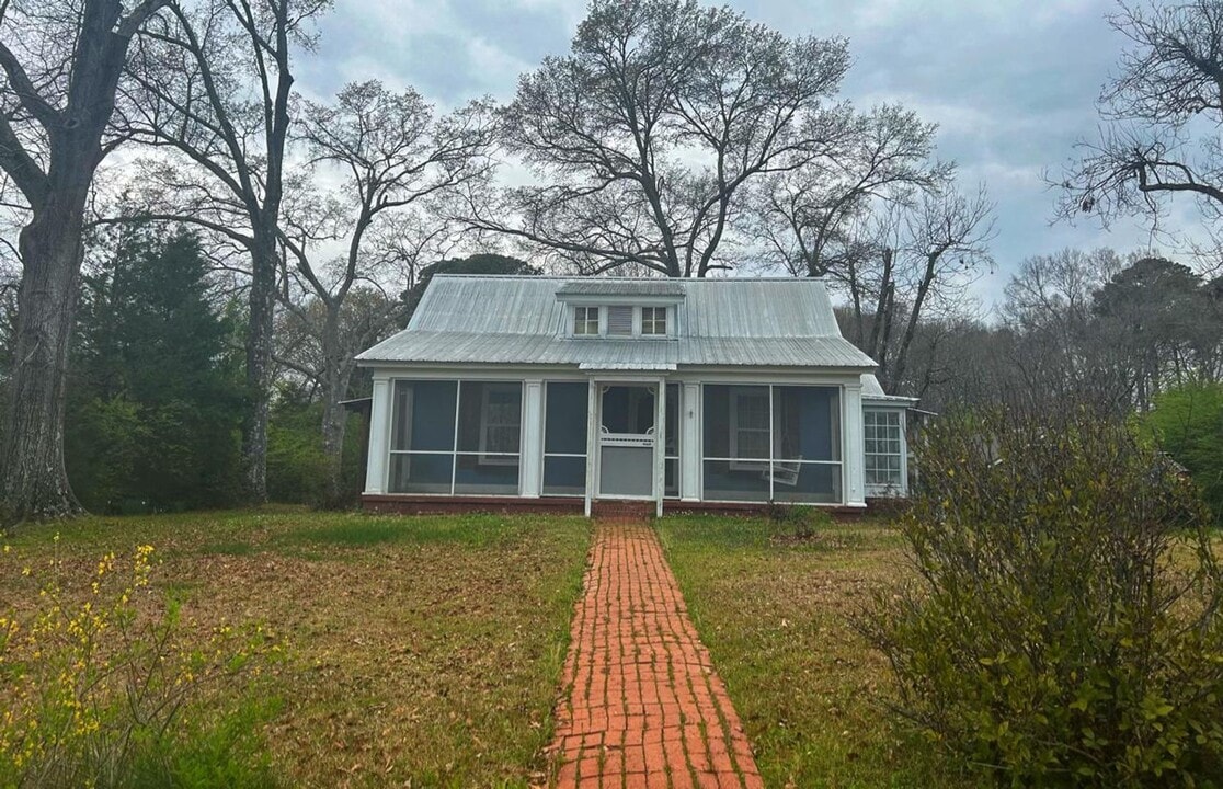 1511 N Main St in Water Valley, MS - Building Photo