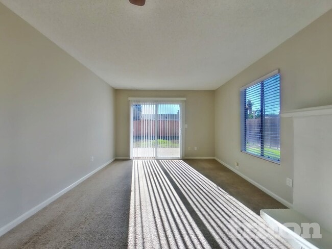 5294 Acacia Way in Olivehurst, CA - Foto de edificio - Building Photo