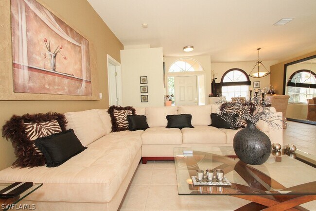 26343 Clarkston Dr in Bonita Springs, FL - Foto de edificio - Building Photo