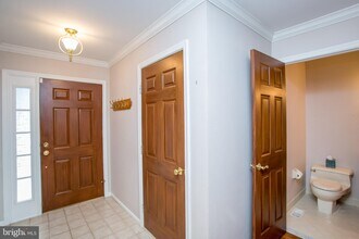 9 Sturbridge Ct in Lambertville, NJ - Building Photo - Building Photo