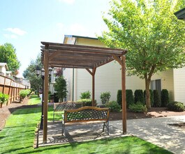 Emerald Pointe Apartments in Gresham, OR - Foto de edificio - Building Photo