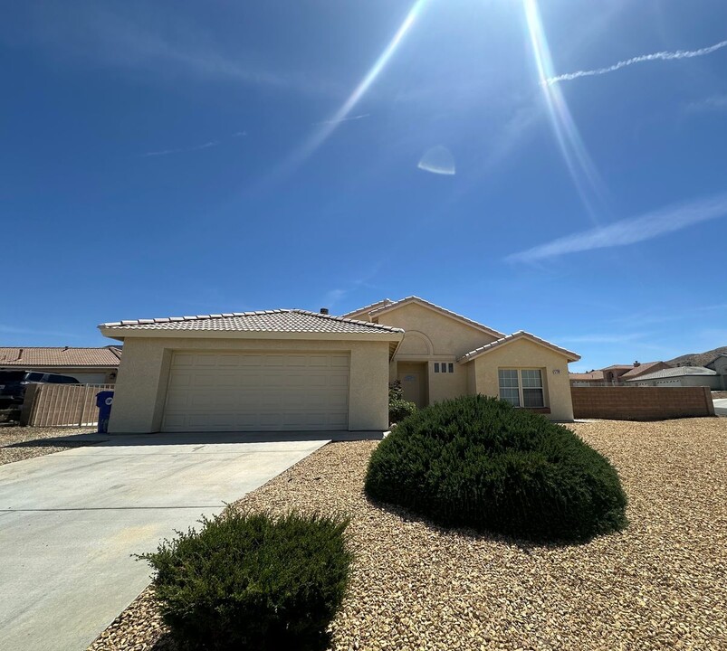 57281 Selecta Ave in Yucca Valley, CA - Building Photo
