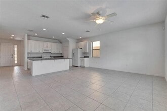 2311 Victoria Dr in Davenport, FL - Building Photo - Building Photo