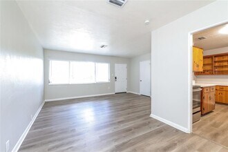 410 W Crystal Dr in Sanford, FL - Building Photo - Building Photo