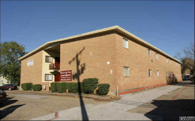 University Oaks Apartments in Arlington, TX - Foto de edificio - Building Photo