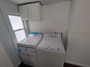 148 Maple St, Unit Rear in Glens Falls, NY - Foto de edificio - Building Photo