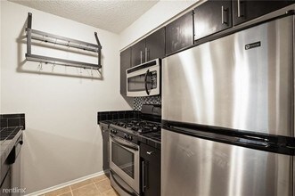 7801 Shoal Creek Blvd in Austin, TX - Building Photo - Building Photo