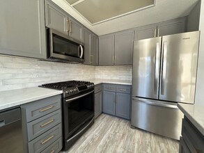 31091 Via San Vicente in San Juan Capistrano, CA - Foto de edificio - Building Photo