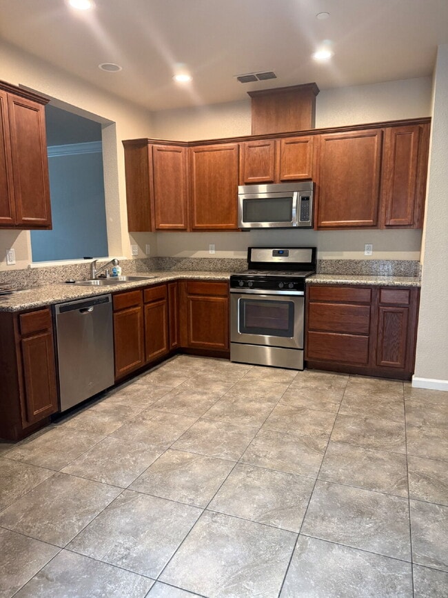 669 Mission De Oro Dr in Redding, CA - Building Photo - Building Photo