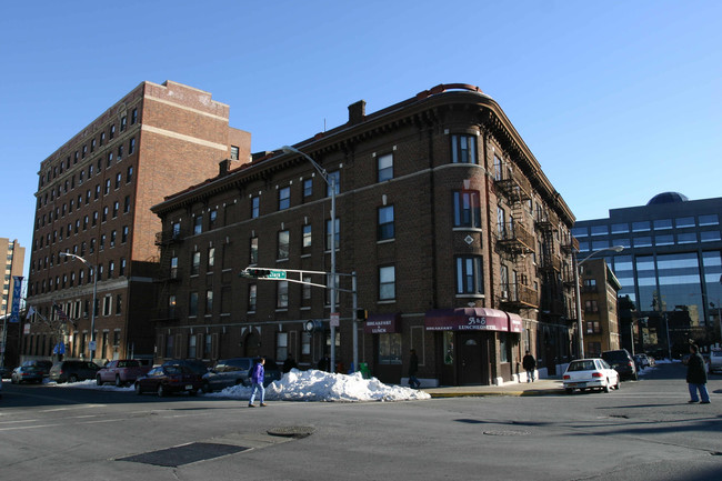 118-124 Ward St in Paterson, NJ - Foto de edificio - Building Photo