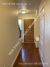 8852 W Pine Valley Ln in Boise, ID - Building Photo - Building Photo