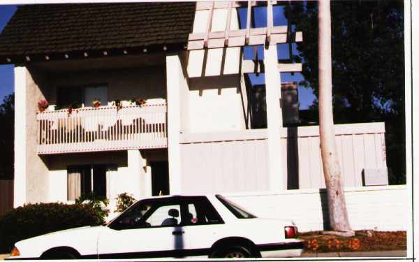 16672 Sims St in Huntington Beach, CA - Foto de edificio - Building Photo