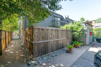 111 Ross Ave in San Anselmo, CA - Building Photo - Building Photo