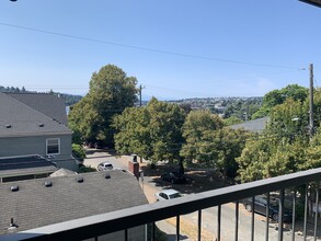 Madlyn Apartments in Seattle, WA - Foto de edificio - Building Photo