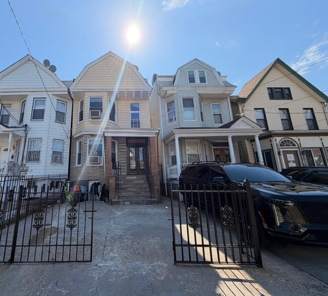223 Harrison Ave