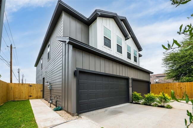 8132 Brandon St in Houston, TX - Building Photo - Building Photo