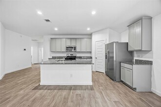 31627 Featherstone Trl in Fulshear, TX - Building Photo - Building Photo