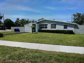 4461 NW 59th Ct in Fort Lauderdale, FL - Building Photo - Building Photo