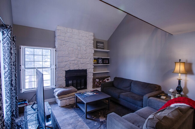 272 Cobblestone Dr in Colorado Springs, CO - Building Photo - Building Photo