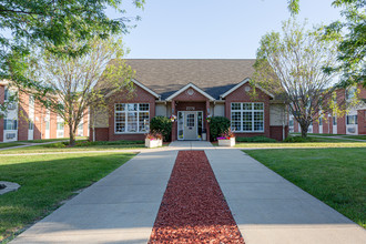 Cudahy Commons in Cudahy, WI - Foto de edificio - Building Photo