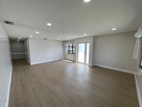 1727 SW 136th Pl in Miami, FL - Building Photo - Building Photo