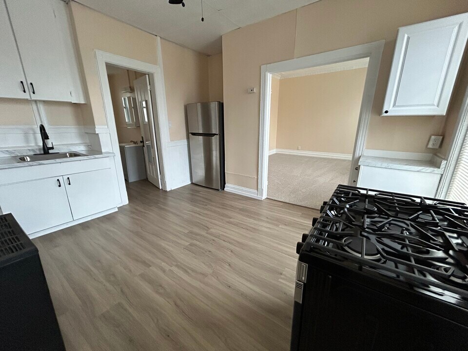 14 McElwain Ave, Unit 2F in Cohoes, NY - Building Photo