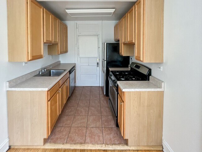 1605 W Sunnyside Ave, Unit 3w in Chicago, IL - Building Photo - Building Photo