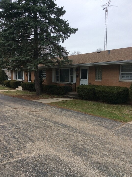 1624 Eastmoreland Ave in Rockford, IL - Building Photo