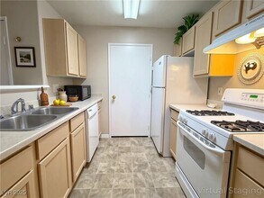 950 Seven Hills Dr, Unit 3017 in Henderson, NV - Building Photo - Building Photo