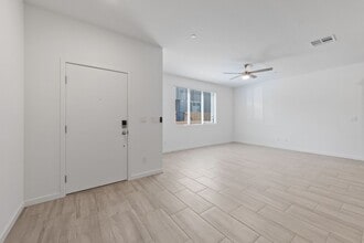 1561 Layla St in Henderson, NV - Building Photo - Building Photo