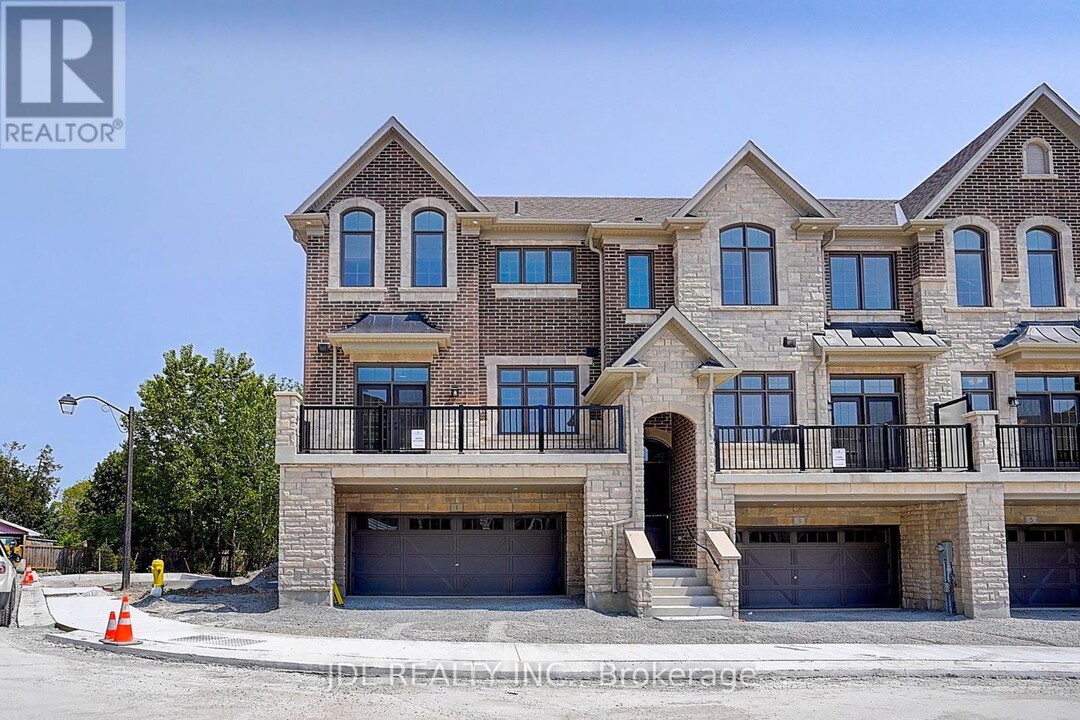 1 W Vlg Ln in Markham, ON - Building Photo