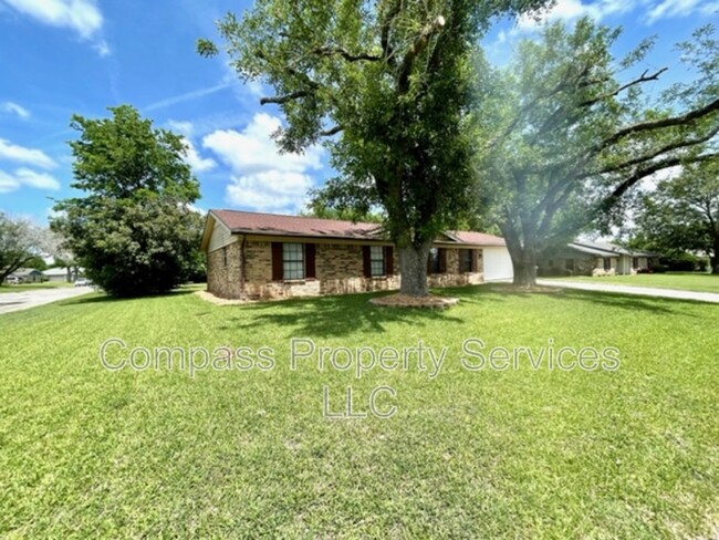 127 York Dr in Lorena, TX - Foto de edificio - Building Photo