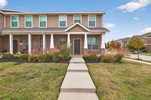 2200 Davenport Dr in Denton, TX - Building Photo