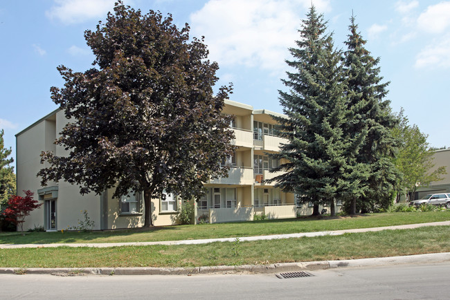 70 Old Sheppard Ave in Toronto, ON - Building Photo - Building Photo