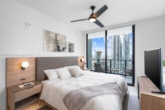 601 NE 1st Ave in Miami, FL - Building Photo - Building Photo
