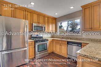 7428 Limerick Ave in Dublin, CA - Building Photo - Building Photo