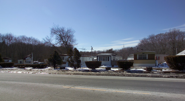 1540 Broadway in Raynham, MA - Foto de edificio - Building Photo